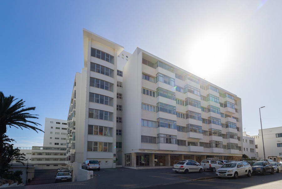 To Let 1 Bedroom Property for Rent in Sea Point Western Cape